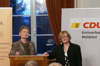 Staatssekretärin Friedhilde Gurr-Hirsch, MdL Sabine Hartmann-Müller (von links)